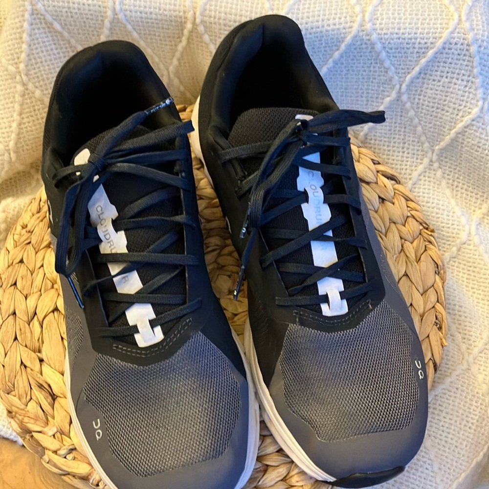 On Cloudrunner Mens Sneakers Size 12